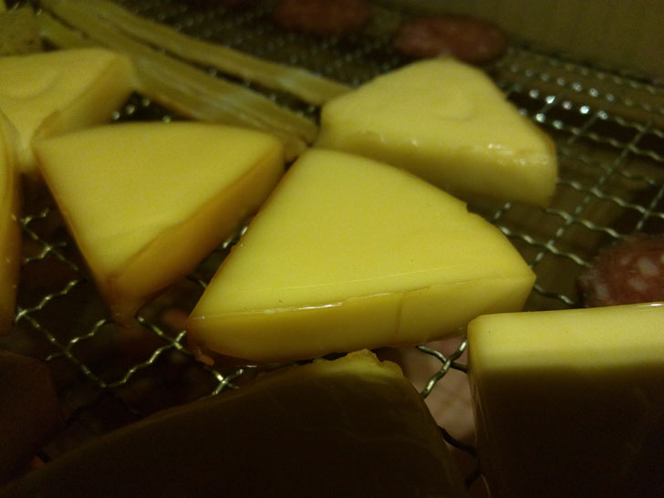 燻製したチーズ