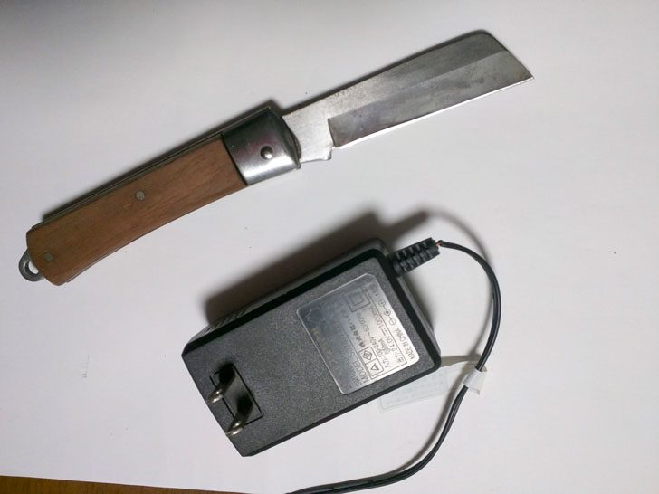 電工ナイフを使用