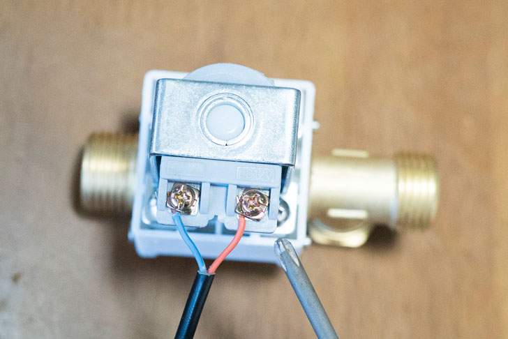 【水の自動化】DC12Vで動く電磁弁の活用方法、使い方を解説します[組み立て/仕組み/解説] - 悠々自適生活研究所